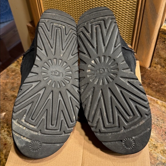 UGG Classic Ultra Mini Sz 8 - Picture 4 of 8